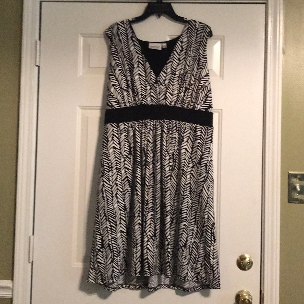 Black and white Avenue dress